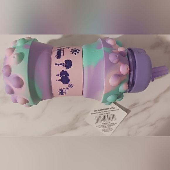 🩷💙NWT KIDS CILICONE WATER BOTTLE💙🩷 - Picture 3 of 3
